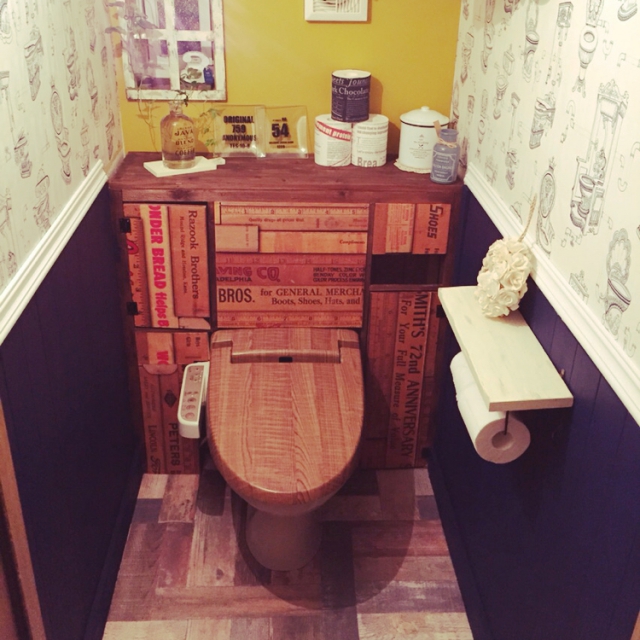 トイレのふたも「木目」で統一